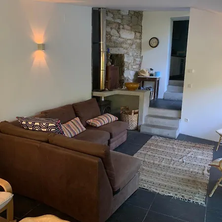 Chez Cornish Camélas